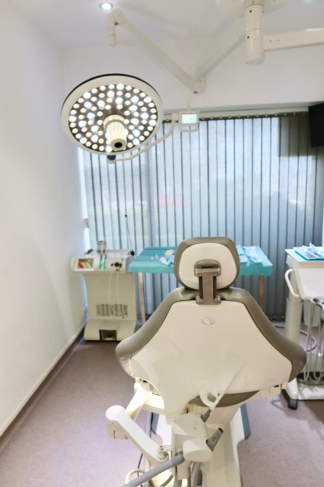 Fauteuil et éclairage chirurgical